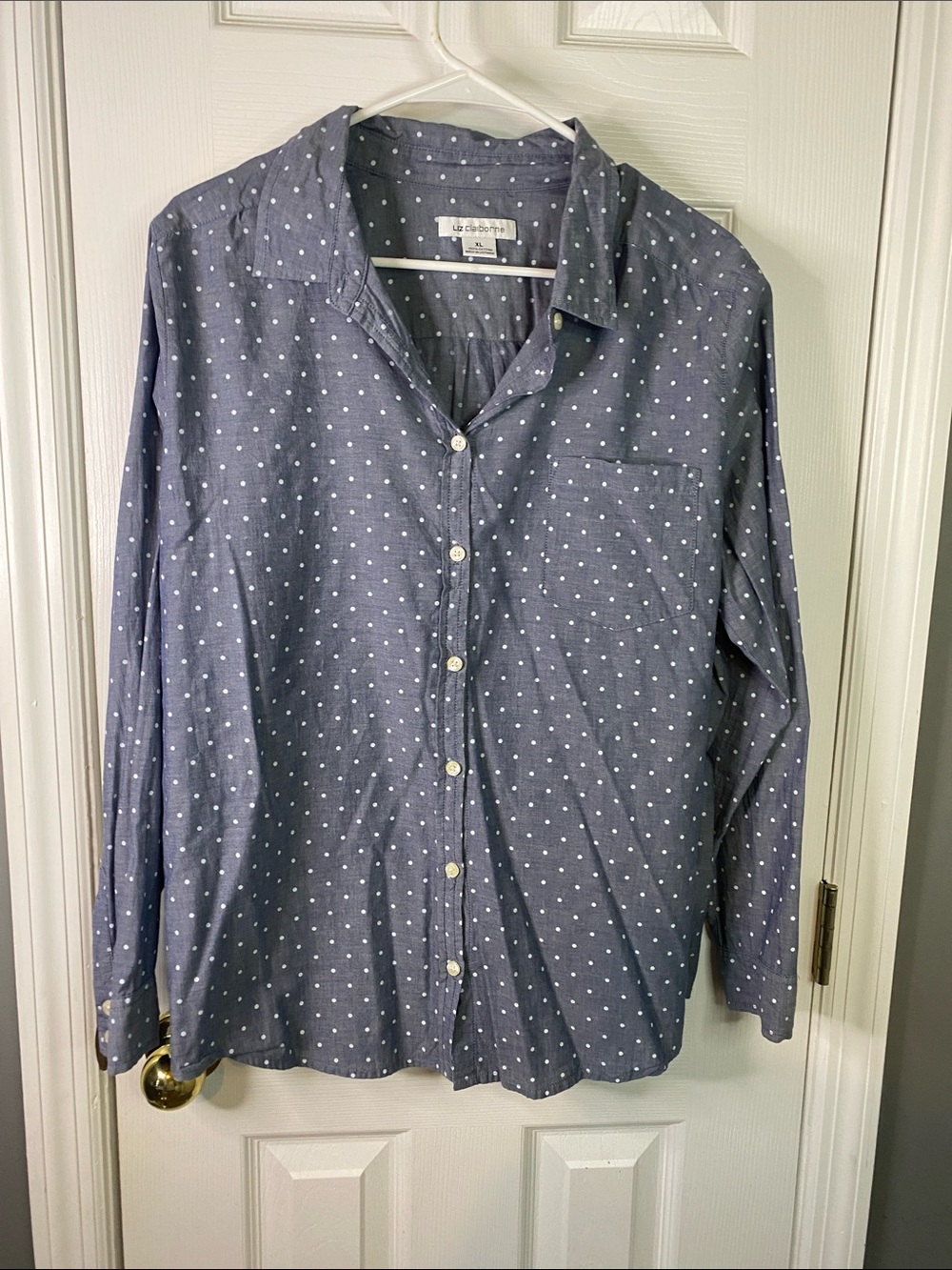 Liz Claiborne Women’s Gray & WhitePolka Dot Button-Down Shirt Size XLarge.